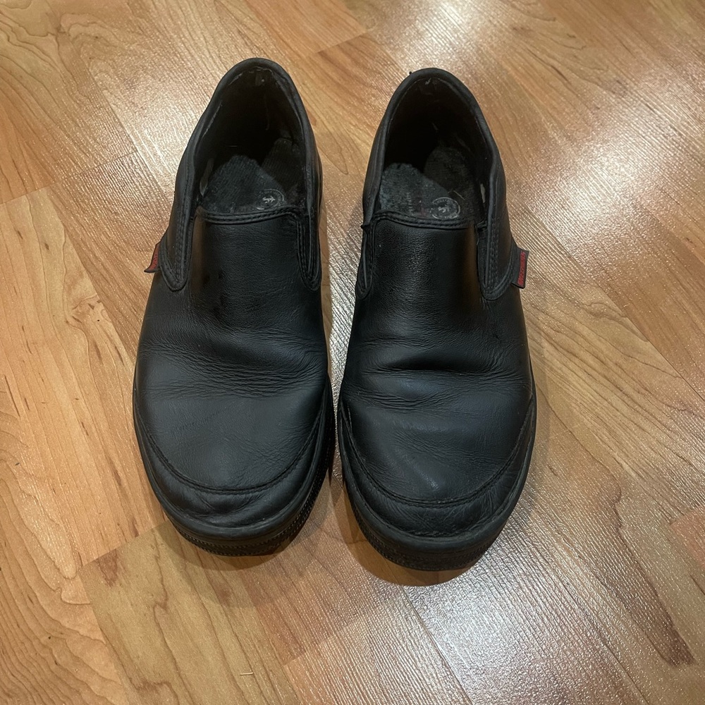 Skechers non-slip (restaurant) slip on leather shoes